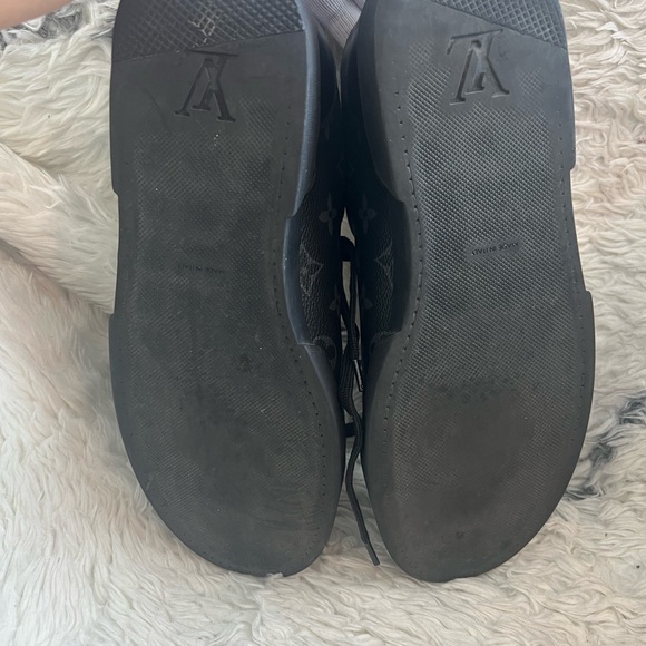 Louis Vuitton Monogram Shoes Size 7.5 in Graphite - Picture 5 of 8